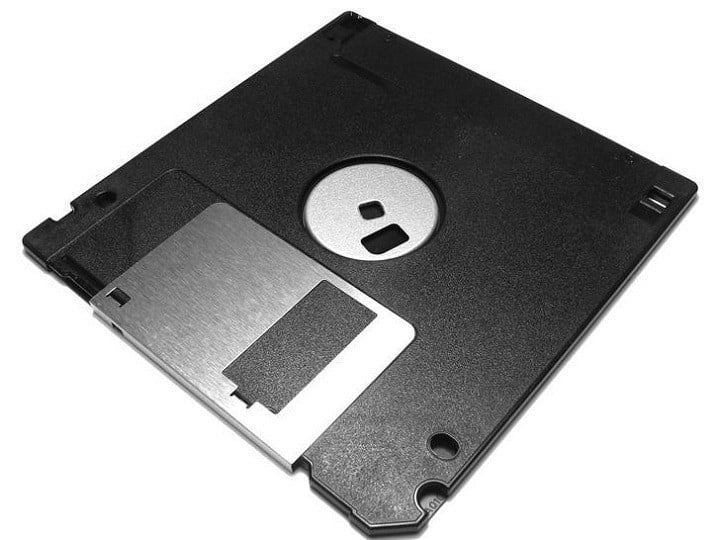 How to Use a Floppy Disk on Windows 10