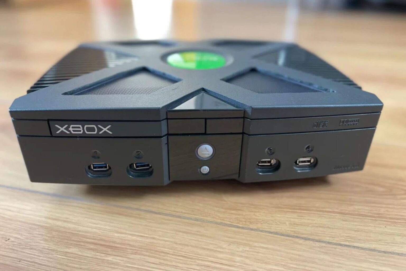 Someone Modded An Original Xbox Into A Beast Of A Gaming Pc Why Doesn