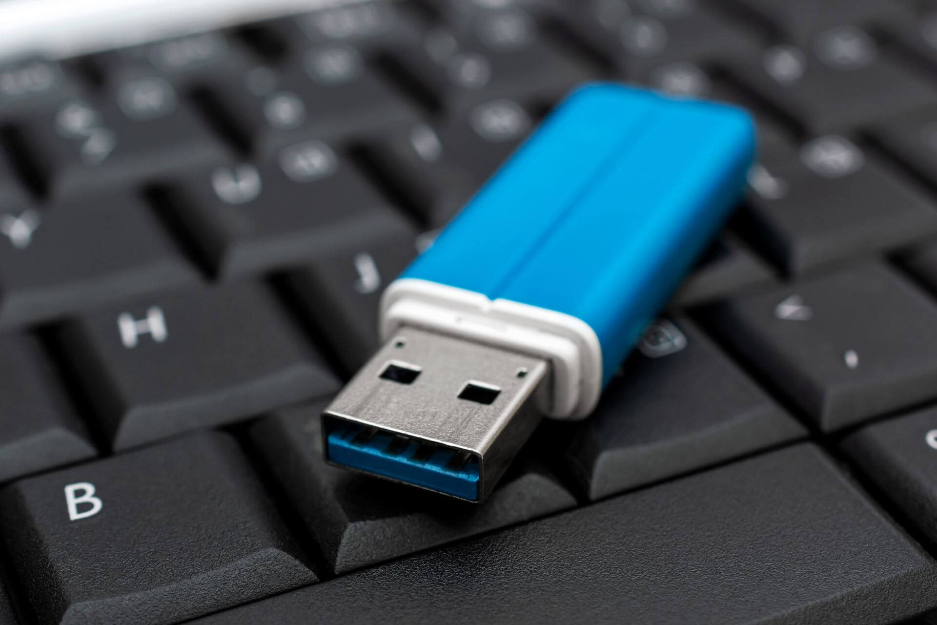 USB drive detected won't show data