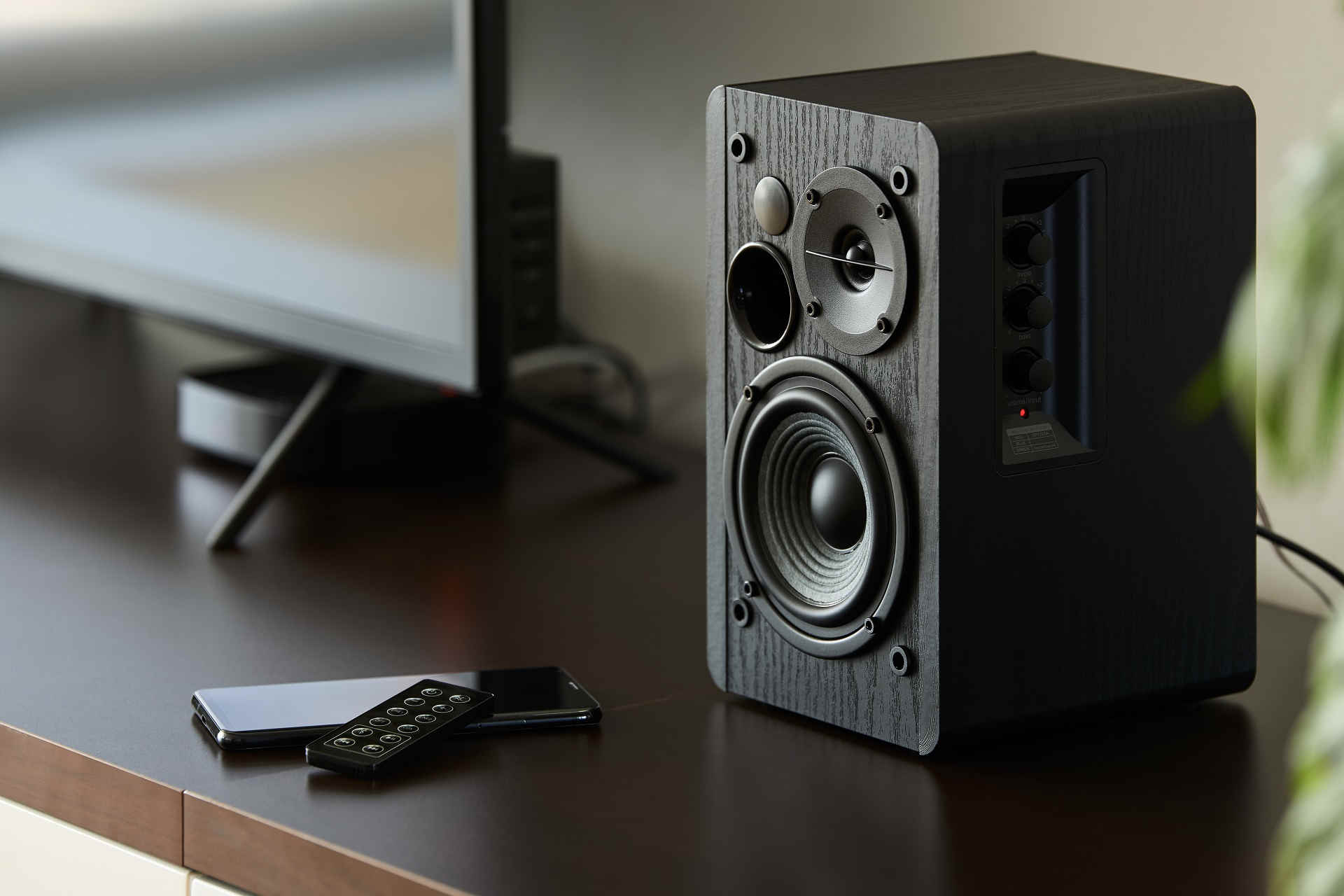 How to fix high pitch sound from speakers on Windows 10