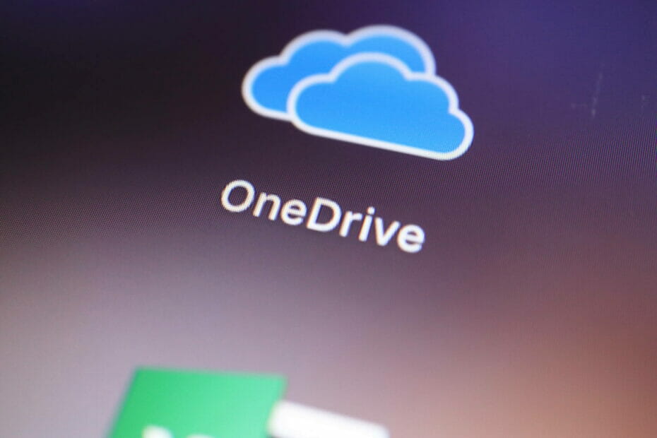 OneDrive stuck on Looking for changes screen? [Full Fix]