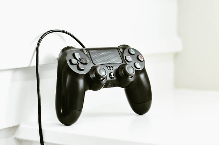 can i use a wired ps4 controller on pc