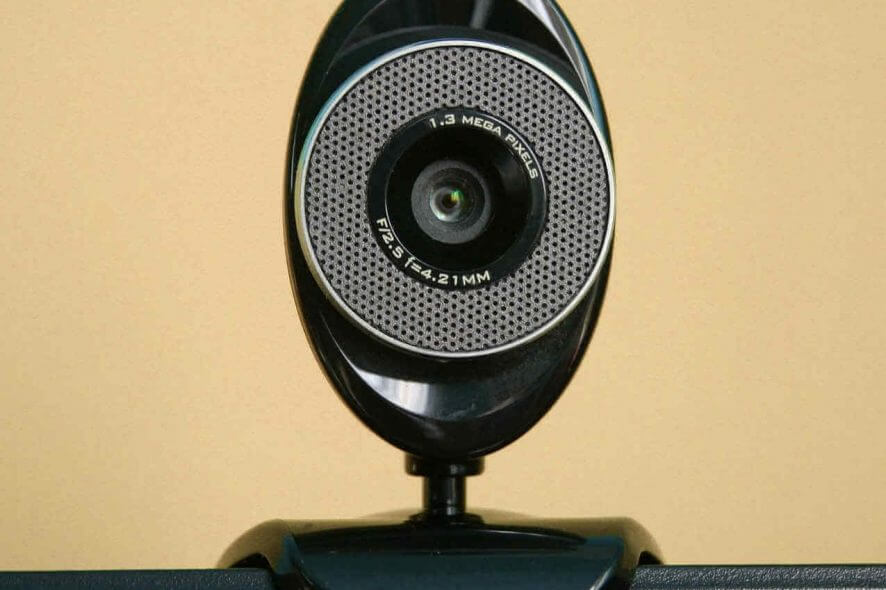 how to use external webcam on windows 10