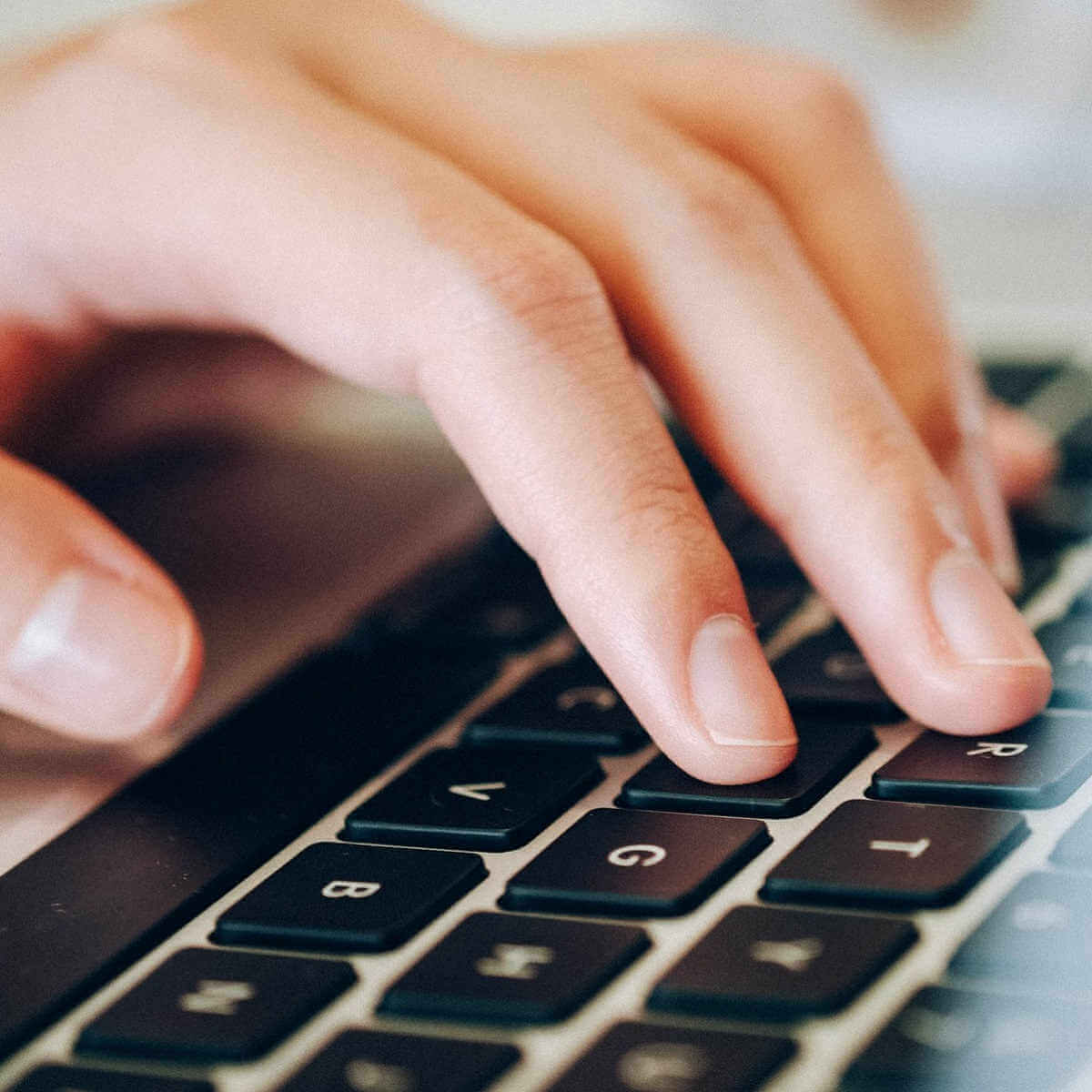 How Should Your Fingers Be Positioned On The Keyboard When Typing