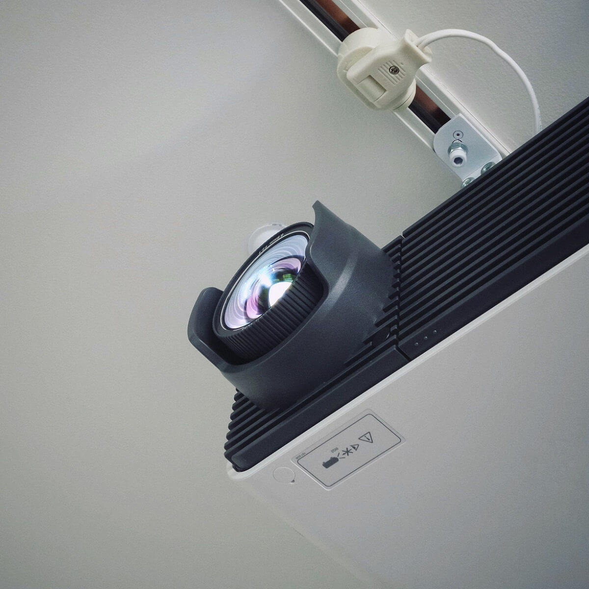 Projector has no signal on Windows 10/11? We got your back
 We Have Your Back