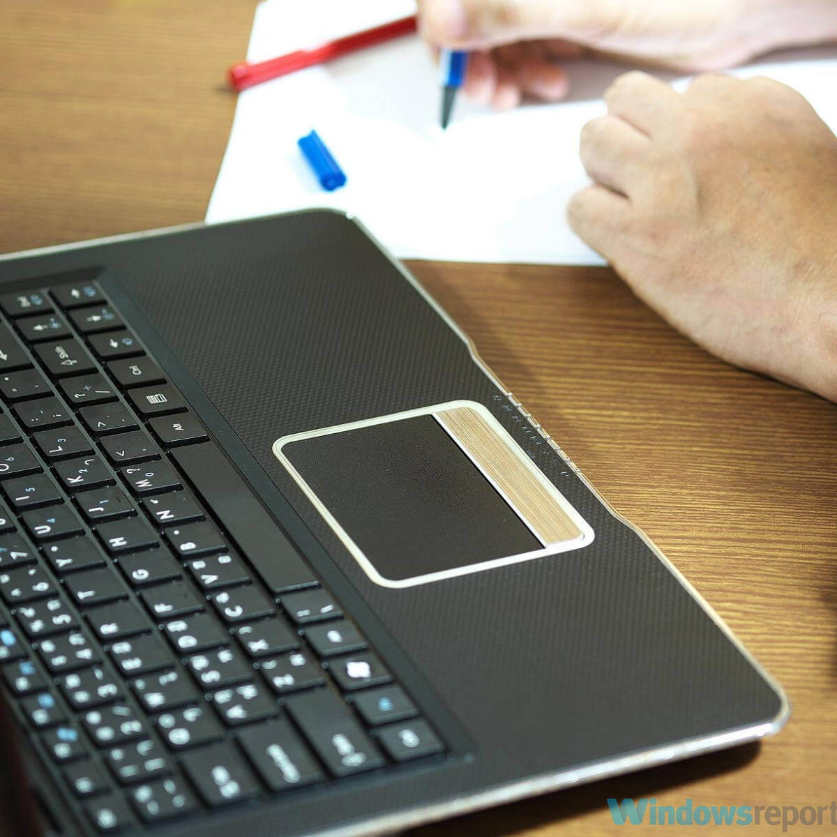 laptop on desk with user hands - VMware clipboard not working