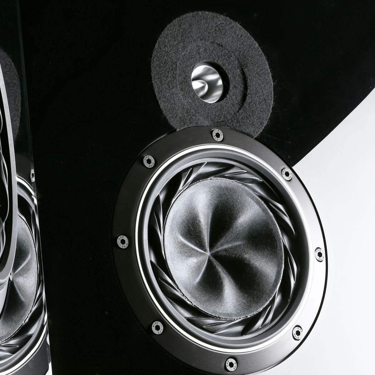 Black friday tower speakers - Speaker close-up