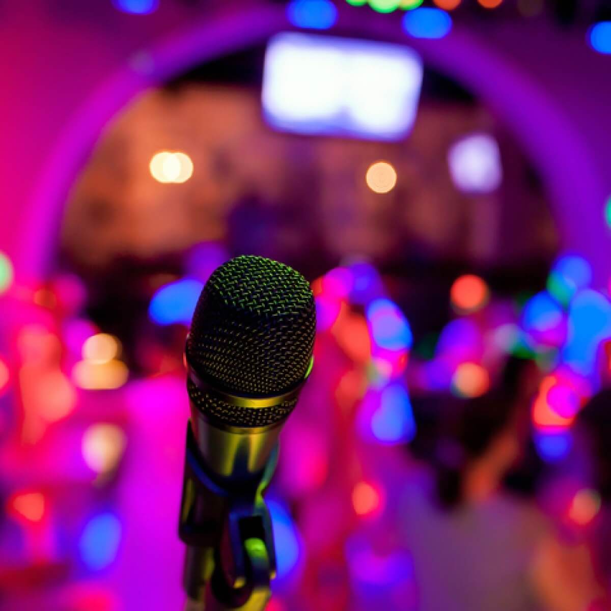 best karaoke machine with wireless microphone