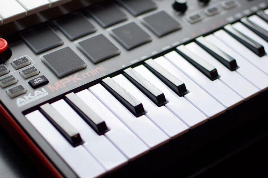 MIDI keyboard controller for Ableton and Cubase