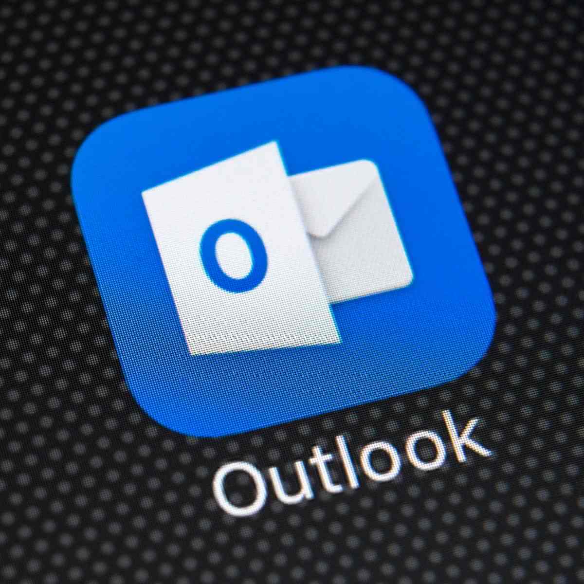 Outlook's password box disappears