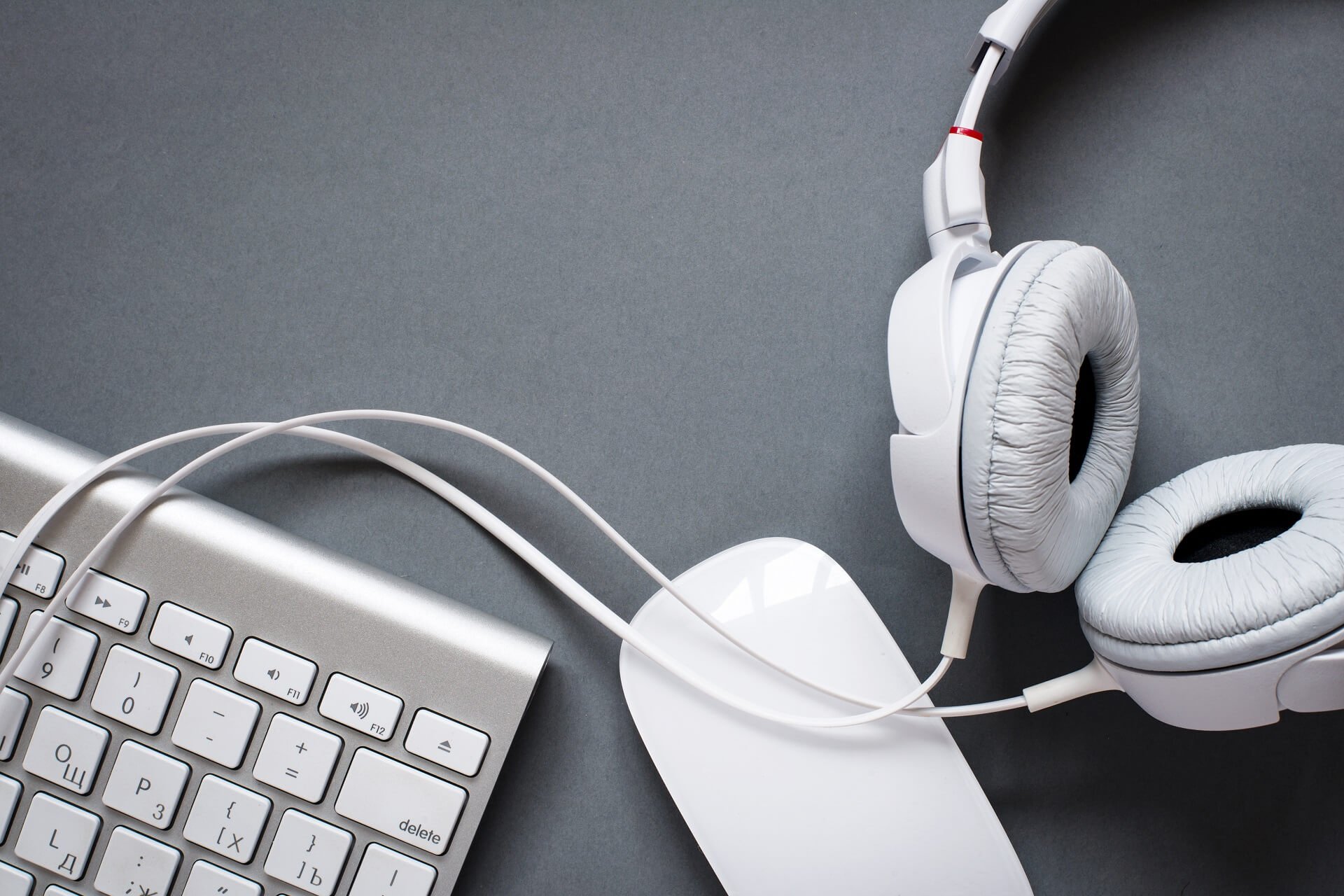 Macbook isn't playing music through headphones