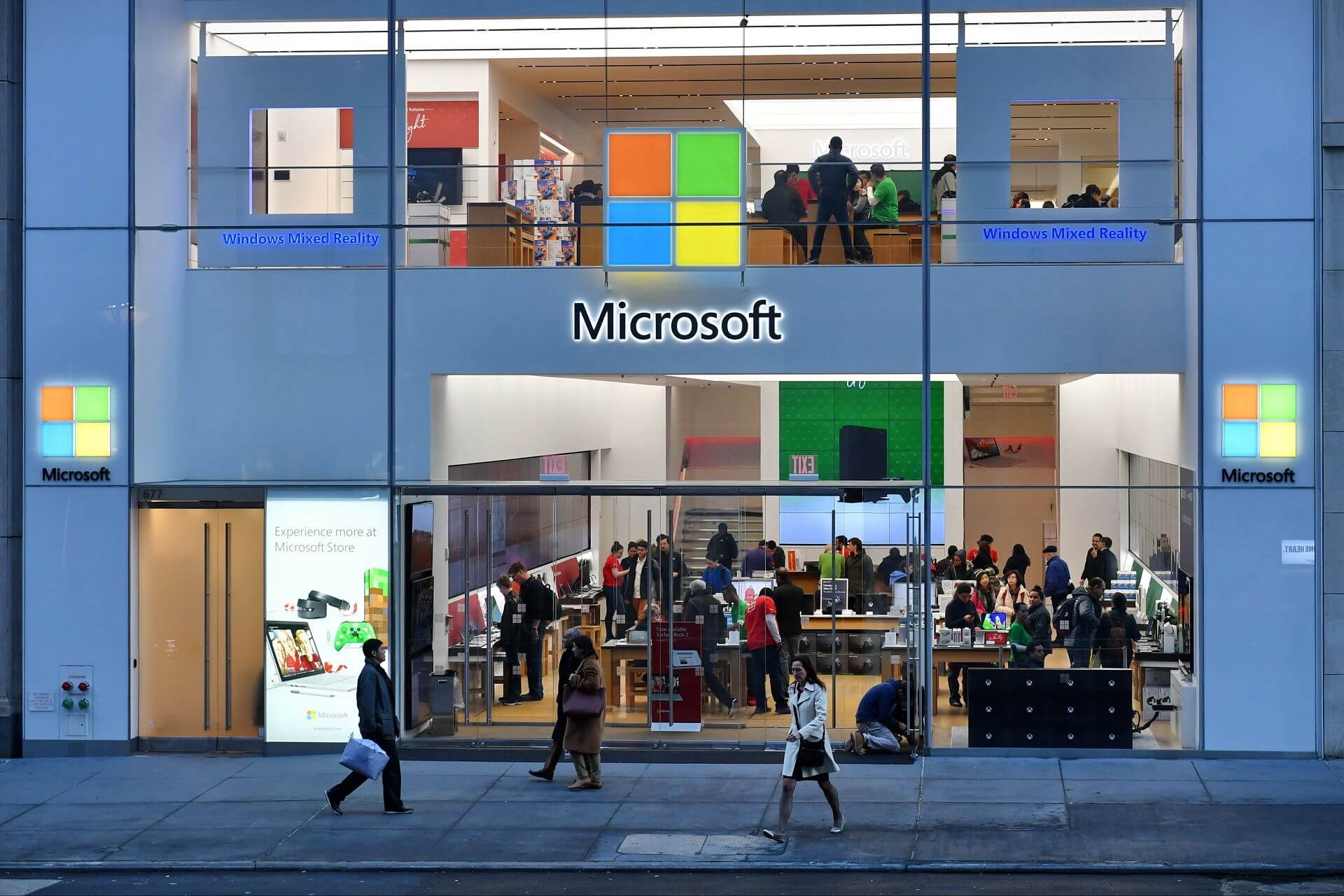 Microsoft closes all its physical shops and loses $450 million