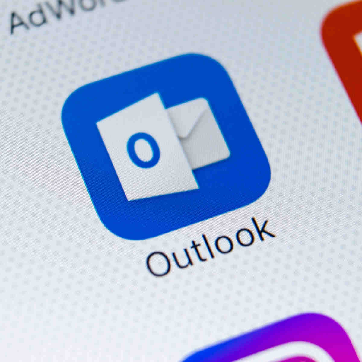 Outlook startup delay bug