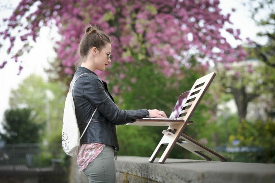 adjustable laptop stand