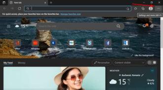 how to full screen browser windows 11