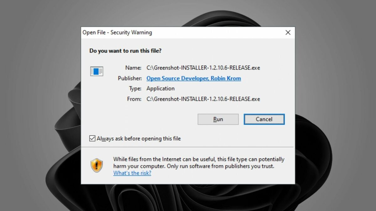Does Windows 10 check for pirated software?