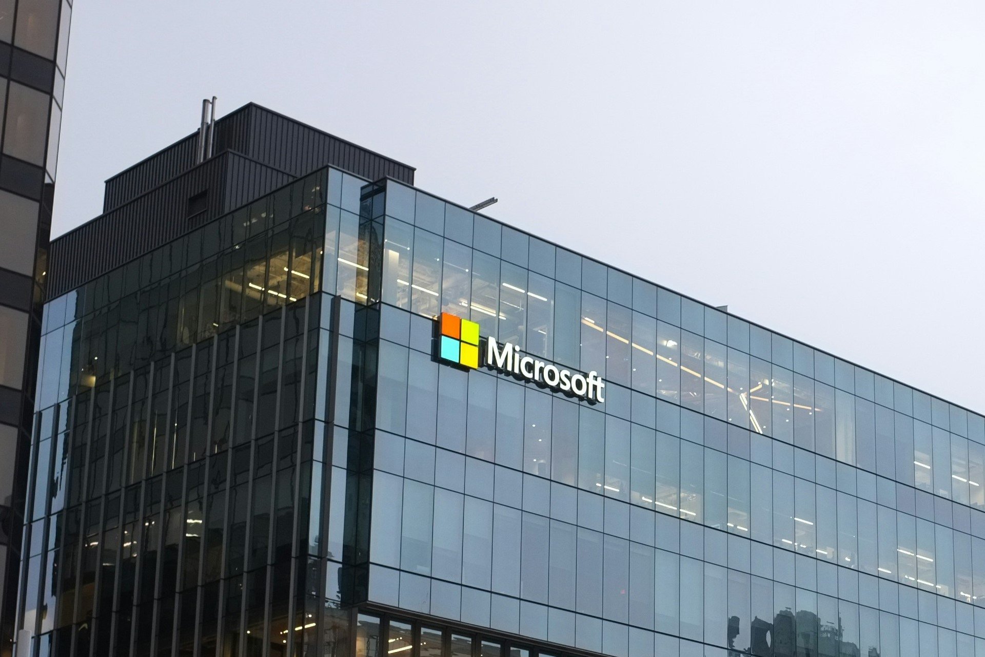 Microsoft AI and cloud solutions for industries